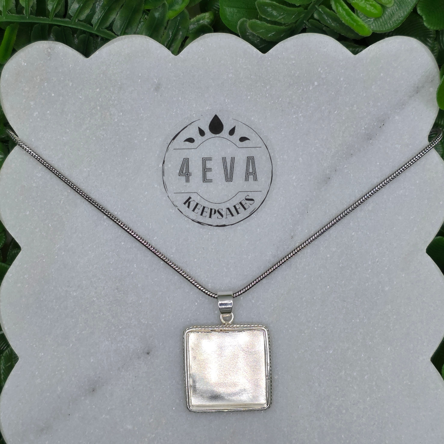 Querida- Square Rope Edge Pendant (30mm)