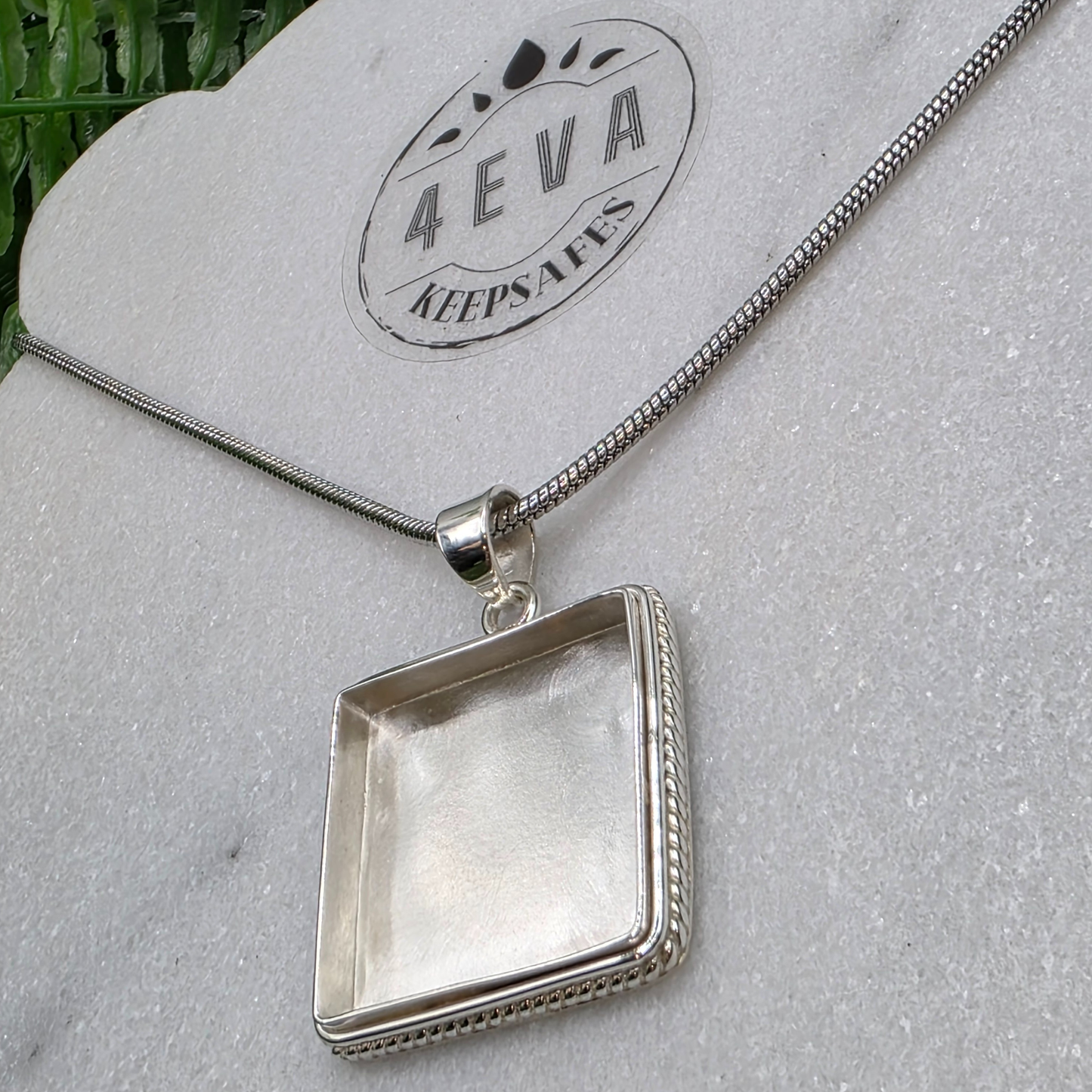 Querida- Square Rope Edge Pendant (30mm)