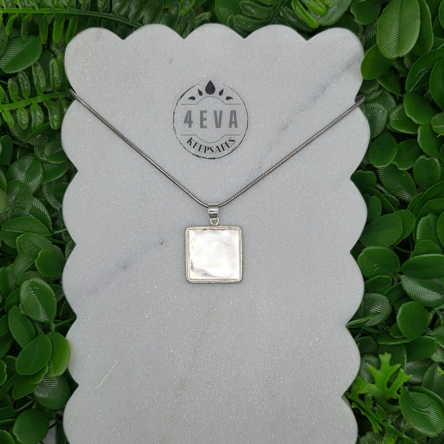 Querida- Square Rope Edge Pendant (30mm)