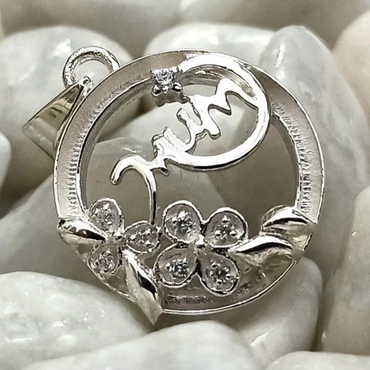 Janani - Mum Pendant with Flowers