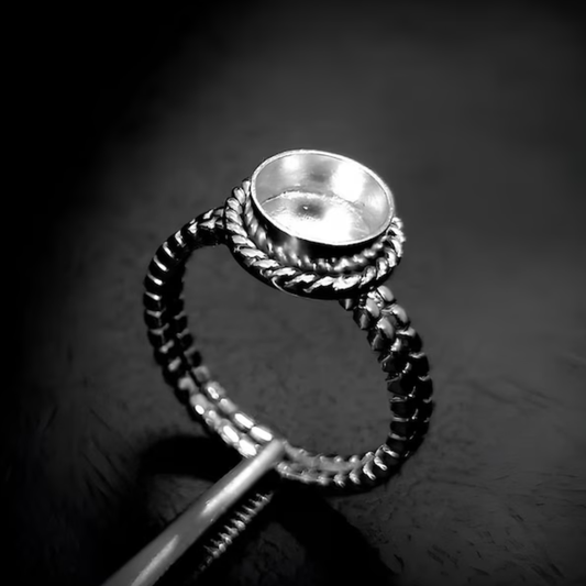 Armas - Circle Stone with Roper Band