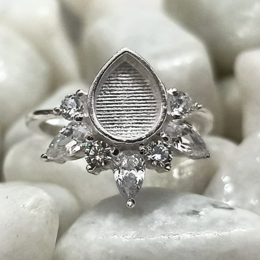 Selma - Stunning Pear Stone with Zircon