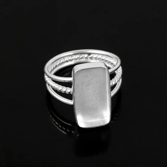 Amoris - Rectangle Stone with Tri-Band
