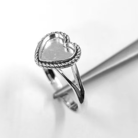 Aroon - Rope Heart Shape Stone